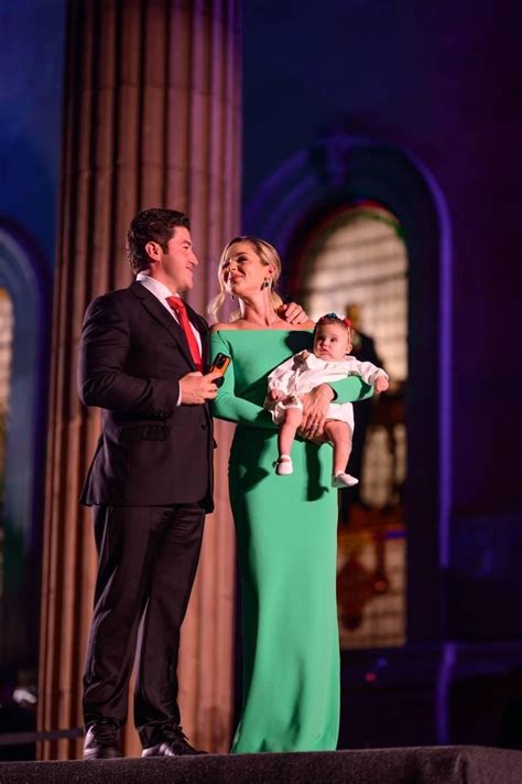 Mariana Rodríguez lució el mismo vestido de la princesa de Gales Kate