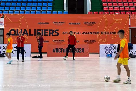 Tuyển futsal Việt Nam làm quen sân thi đấu vòng loại giải châu Á 2024