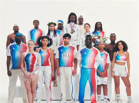 Les Tenues De Lequipe De France Olympique Et Paralympique Pour Paris