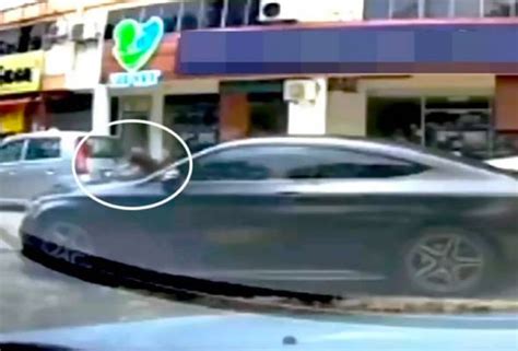 Polis Siasat Kes Lelaki Rosakkan Nombor Pendaftaran Kereta Astro Awani