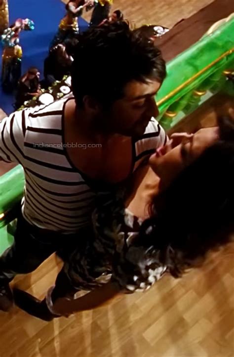 Kajal Agarwal Suriya Maattraan 13 Hot Romance Hd Pics Indiancelebblog