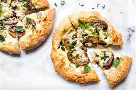 Mushroom and Cheese Pizza – No precooking Shrooms - Carbgirl