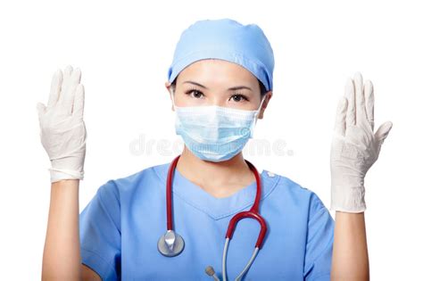 Medico Della Donna Che Porta I Guanti Medici Fotografia Stock