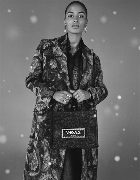 Versace Holiday 2023: Unwrapping Winter Gifts