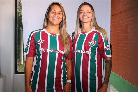 Jogadoras Da Equipe Adulta Do Flu Se Divertem Em Dia De Modelo