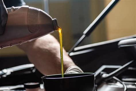 Что включено в стоимость моторного масла для двигателя?