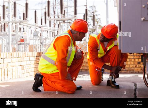 Elektrotechnik arbeit Fotos und Bildmaterial in hoher Auflösung Alamy