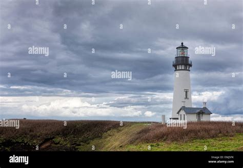 Yaquina bay lighthouse Stock Photo - Alamy