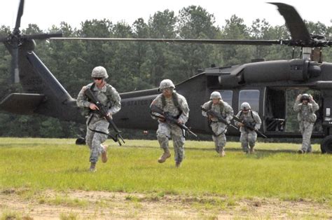 Quartermasters Take Flight On Evac Ops Article The United States Army