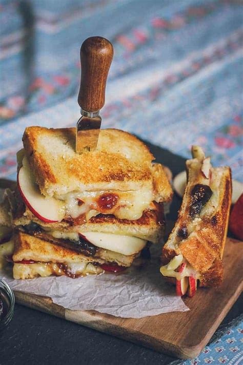 Brie Grilled Cheese With Fig Jam Apples Honest Tasty