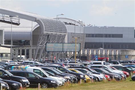 VALET Parking Lotnisko Poznań Ławica rezerwacja Online PARKLOT PL