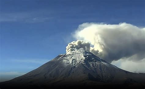 Volcán Popocatépetl mantiene actividad cae ceniza en municipios de