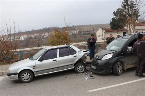 Samsun Da Hafif Ticari Ara Ile Otomobil Arp T Yaral Haberler