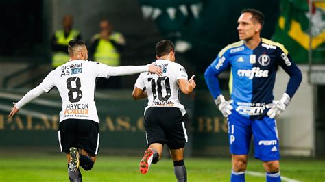 Campeonato Brasileiro Corinthians vence o Palmeiras no clássico fora