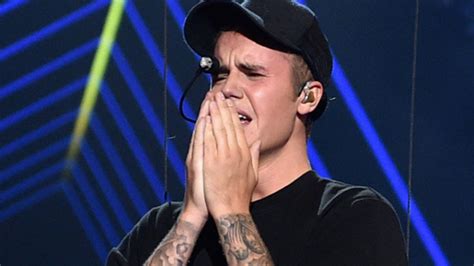 What Was Selena Gomez Doing While Justin Bieber Sobbed At The Vmas Entertainment Tonight