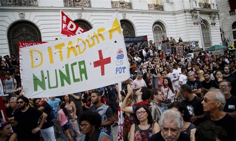 No Rio Manifestantes Realizam Ato Contra Golpe Militar De 1964