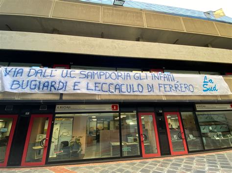 FOTO Sampdoria La Sud Si Espone Via Chi Sta Con Ferrero Lo Striscione