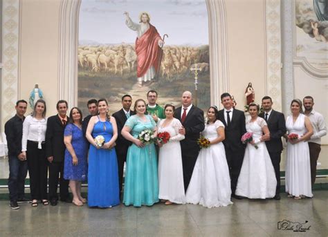 Casamento coletivo reúne oito casais na Paróquia Santa Cecília de