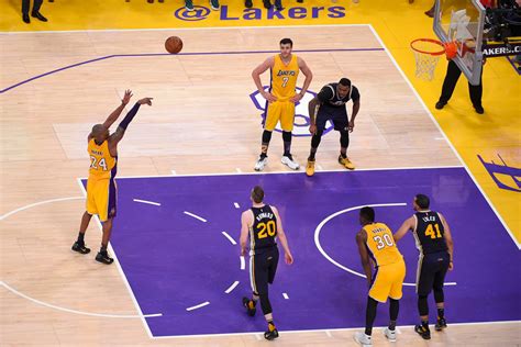 Kobe Bryant Drops 60 Points In Final Game Wearing Nike Kobe 11