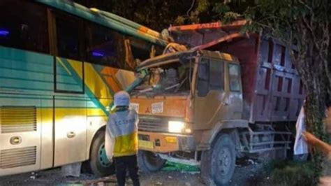 Korban Tewas Tabrakan Maut Bus Vs Truk Di Gresik Jadi Orang Ini