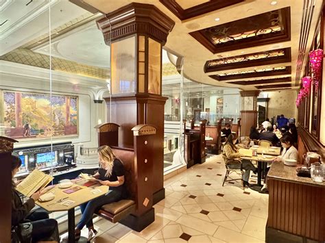 Diners at cheesecake factory tysons complain about the noise 18