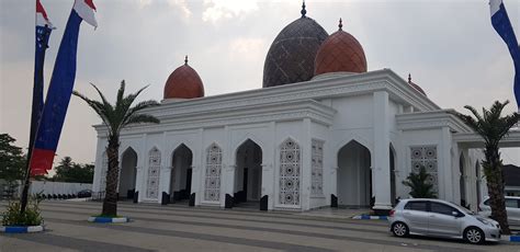 Sejuknya Sholat Dhuhur Di Masjid 10 Kubah Nurul Mustofa Depok