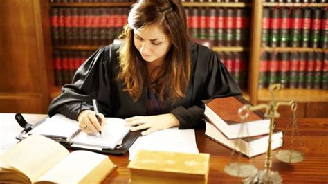 Comment Devenir Avocat Le Figaro Etudiant