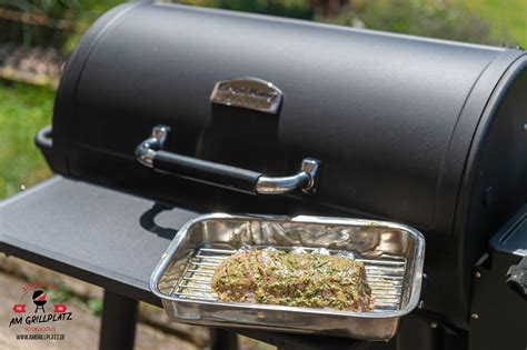 Smoked Iberico Karree mit Knoblauch Kräutermarinade Am Grillplatz