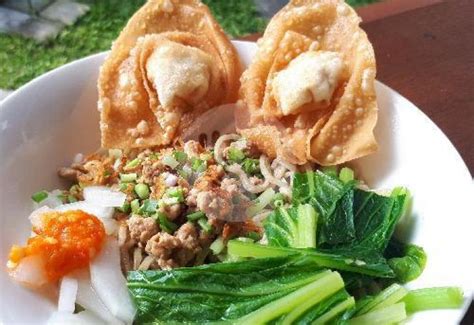 28 Tempat Makan Mie Ayam Pangsit Goreng Paling Enak Di Bali