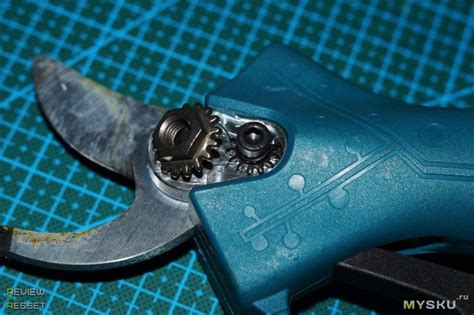 Мощный секатор под аккумуляторы Makita 18В