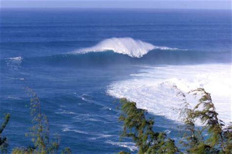 big wave surfing places, peahi, surfing jaws, where to stay near jaws