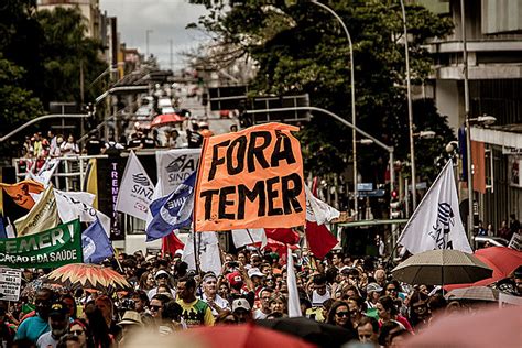 Em SP metrô bancos e correios indicam adesão na greve Radioagência