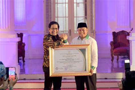 Entaskan Desa Tertinggal Ridwan Kamil Raih Penghargaan Kemendes PDTT