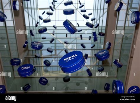 Nivea Creme Hi Res Stock Photography And Images Alamy