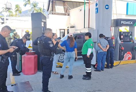 Loco Sujeto Da A Autos Y Prende Fuego A Gasolinera