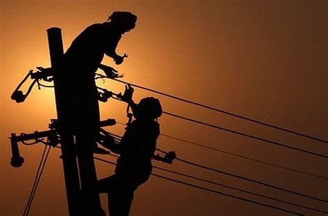 Mumbai Power Cut मुंबईतील वीज गायब नेमकं कारण काय Marathi News