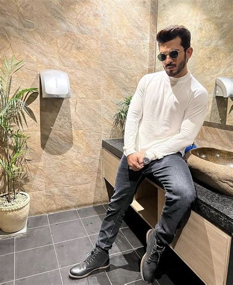 Diwali Message Arjun Bijlani Hipster Actors Professional Chic