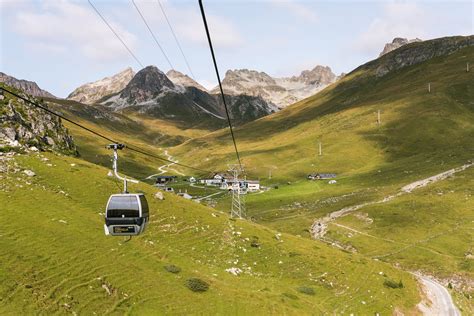 Sitzbänke Sessel Marguns Celerina Sommer in Engadin St Moritz