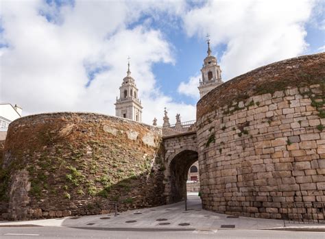 La Muralla Romana De Lugo