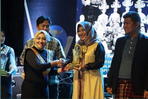 Kanwil Bea Cukai Sumbagbar Raih Penghargaan Tribun Lampung Award 2023