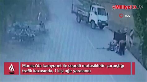 Manisada kamyonet ile sepetli motosikletin çarpıştığı kaza kamerada