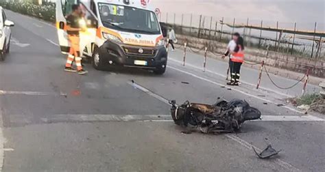 Tragico Incidente Tra Moto E Motorino Morti Due Giovanissimi Di 14 E