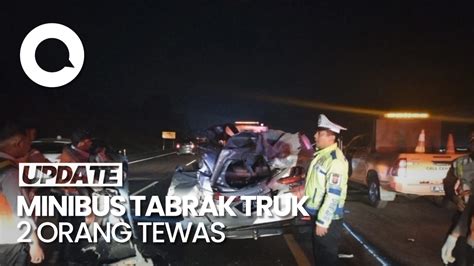 Minibus Tabrak Truk Di Tol Cipali Orang Tewas