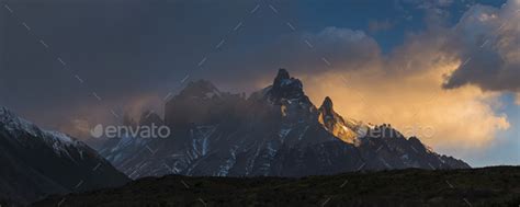 Sunrise Paine Massif (Cordillera Paine), the iconic mountains in Torres ...