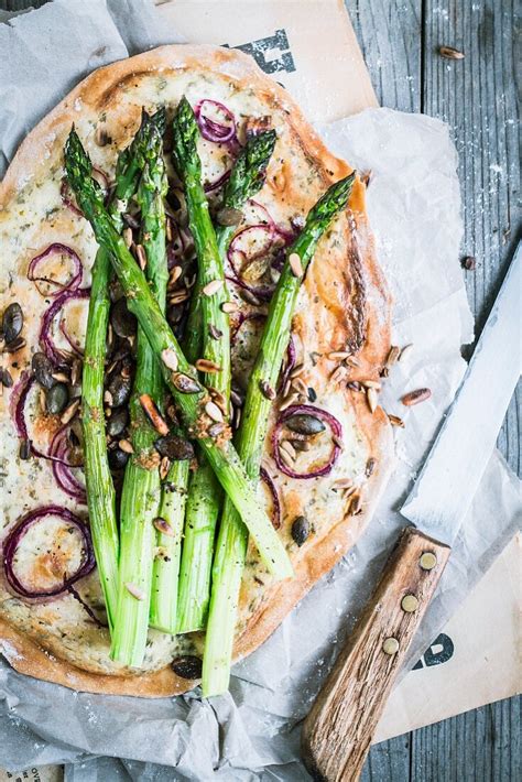 Flammkuchen Mit Gr Nem Spargel Und Bilder Kaufen Stockfood