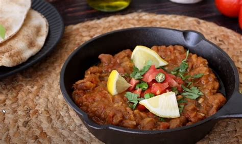 Egyptian Ful Medames (Fava Bean Dip) - Worldy Recipe