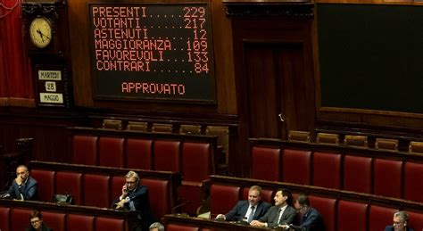 Premierato Aboliti I Senatori A Vita Ok Al Primo Articolo Bagarre E