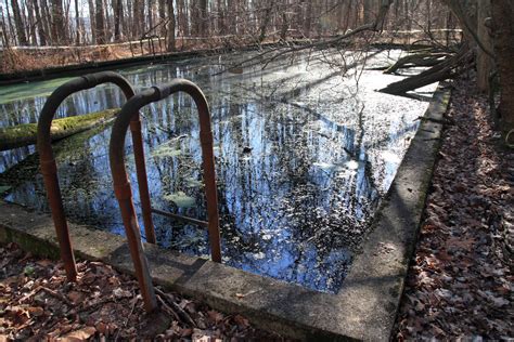 The Remnants Of This Abandoned Theme Park In Indiana Are Hauntingly