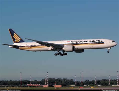 V Swt Singapore Airlines Boeing Er Photo By Giorgio Parolini