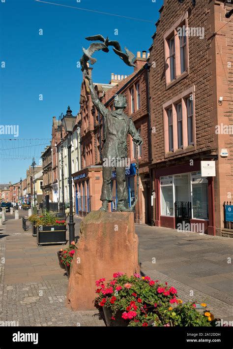 John Muir Statue On High Street Dunbar Scotland Stock Photo Alamy